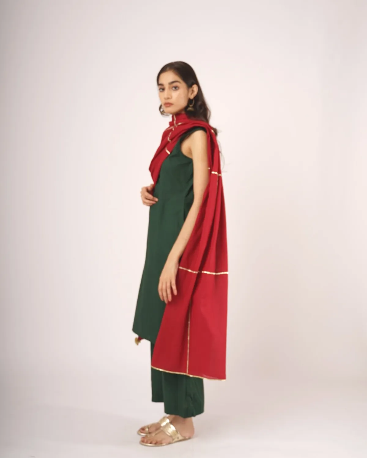 Dark Green Kurta Set With Crimson Dupatta